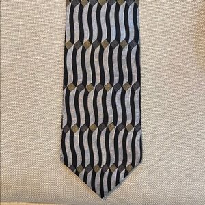 Dynamic Black and Gray Wavy Stripe Tie